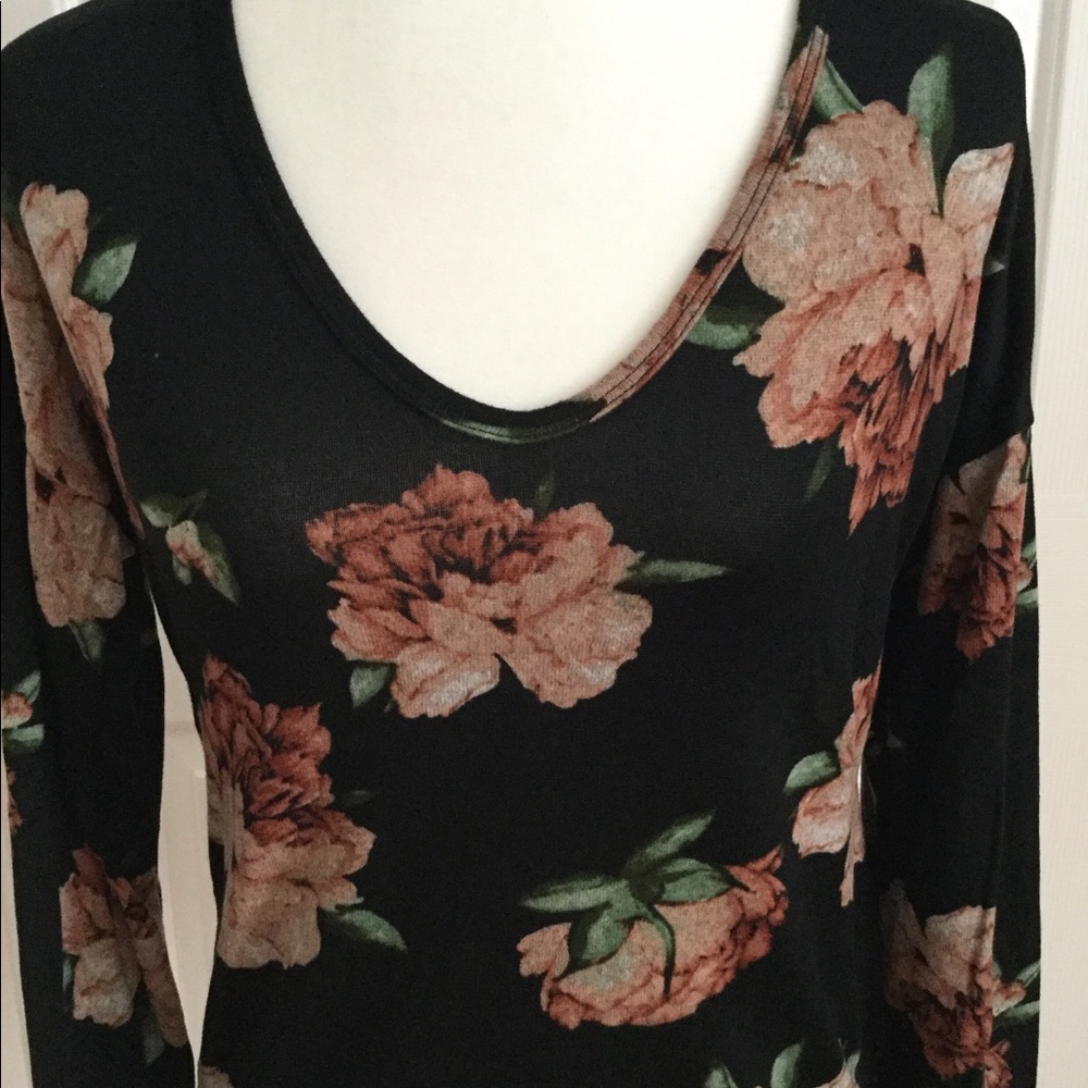 💔50% Off💔 Available by Angela Long Sleeve Floral - Picture 5 of 8